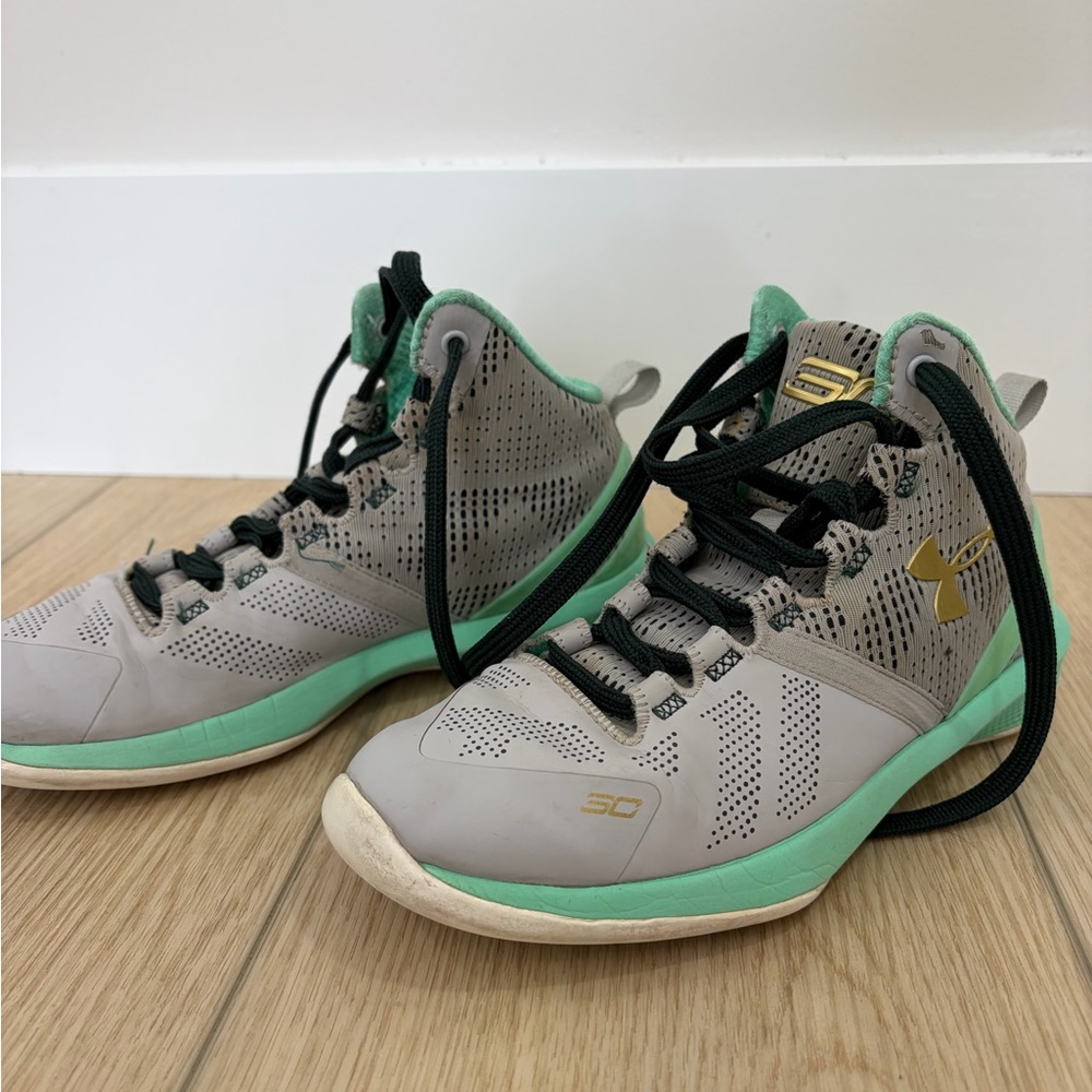 Under Armour Kids Gray and Mint Green Athletic Basketball Shoes. Size 1